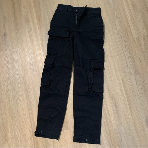 Aritzia TNA Black Cargo Pants - Picture 1 of 3